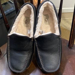 Men’s Ugg Moccasin Style Slip On Like New Condition.